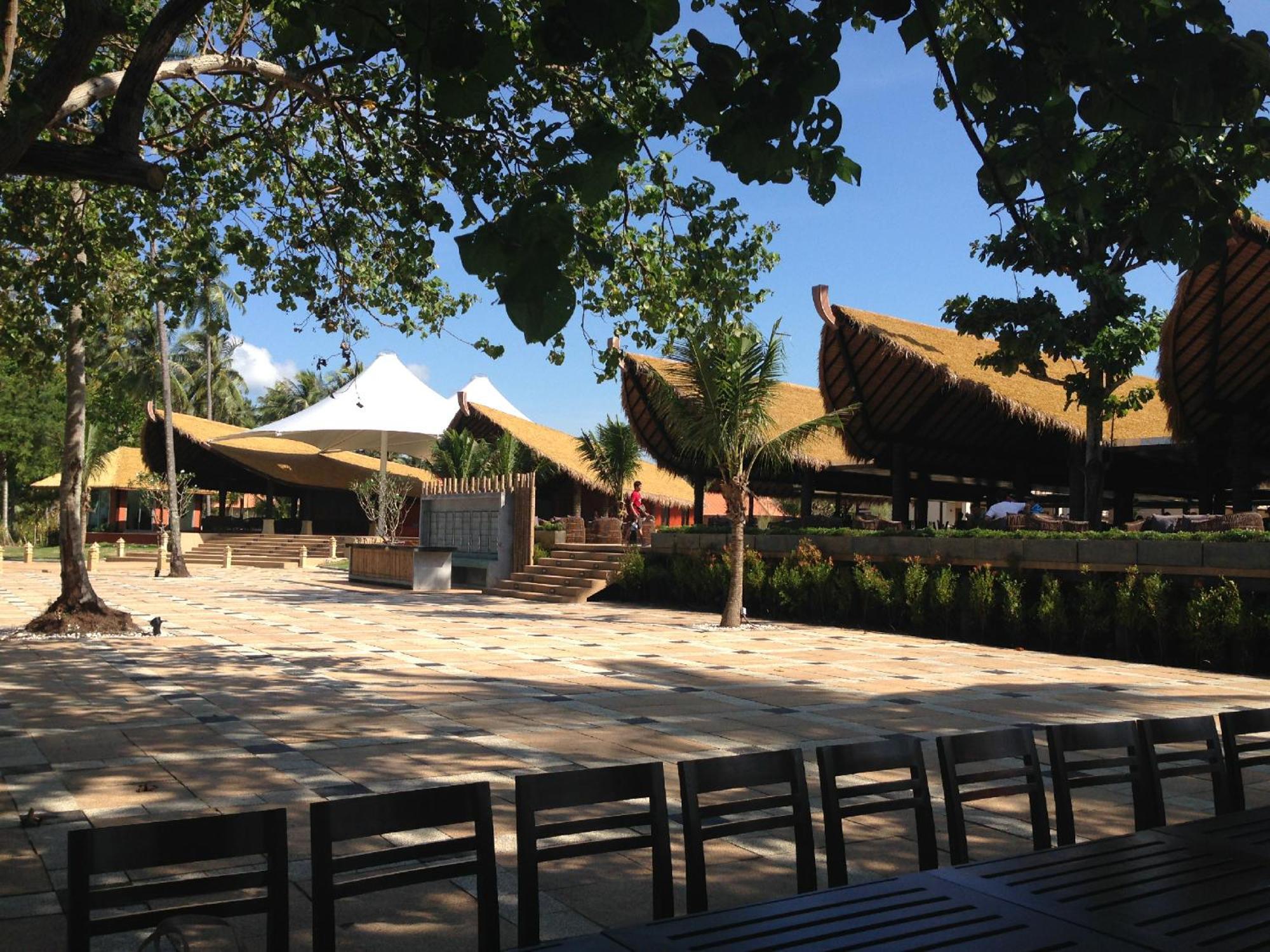 Blue Bay Resort - Access To Pool And Beach-Phuket & Krabi Ko Yao Dış mekan fotoğraf The main square of the resort