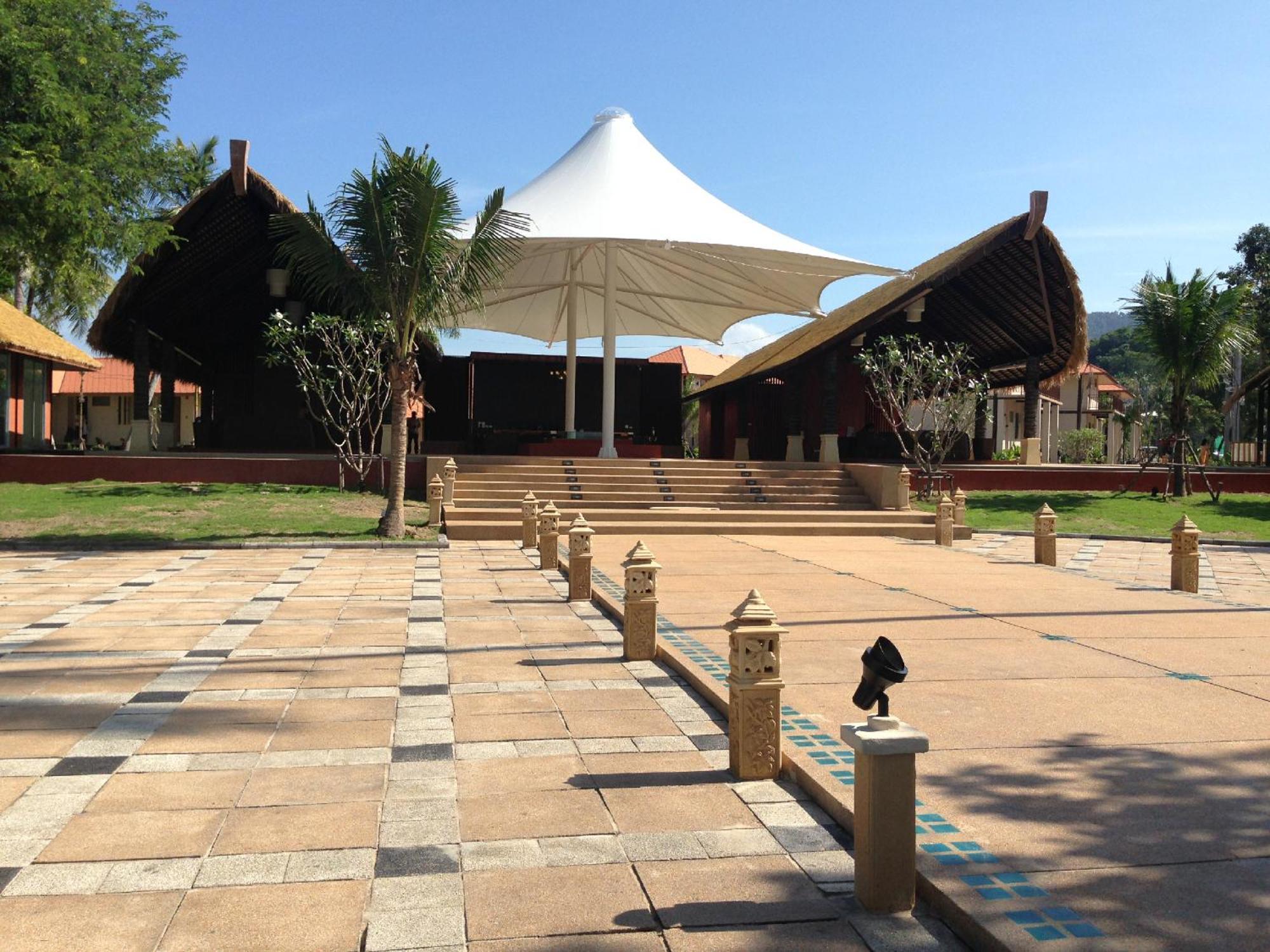 Blue Bay Resort - Access To Pool And Beach-Phuket & Krabi Ko Yao Dış mekan fotoğraf The main building of the university