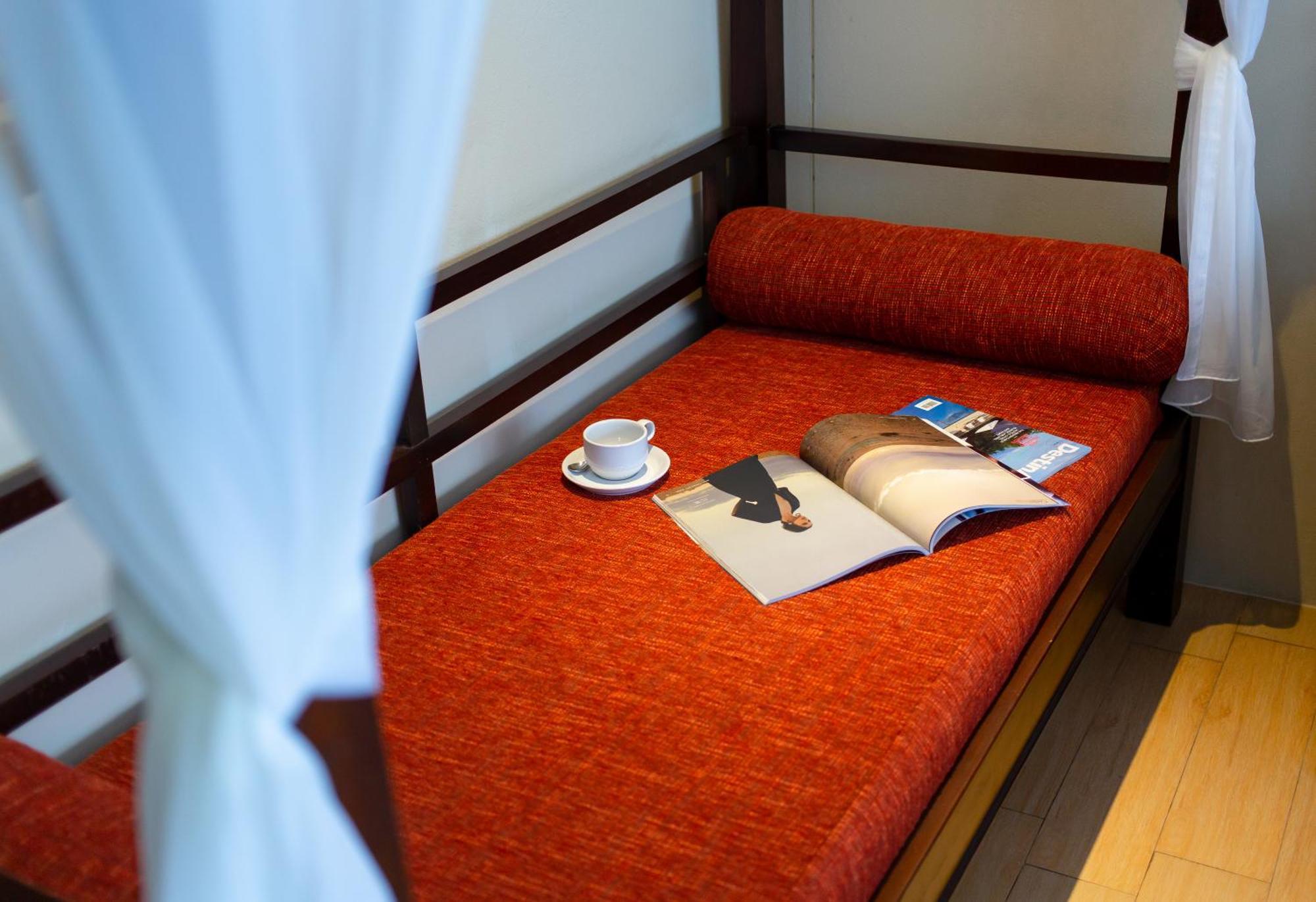 Blue Bay Resort - Access To Pool And Beach-Phuket & Krabi Ko Yao Dış mekan fotoğraf A futon