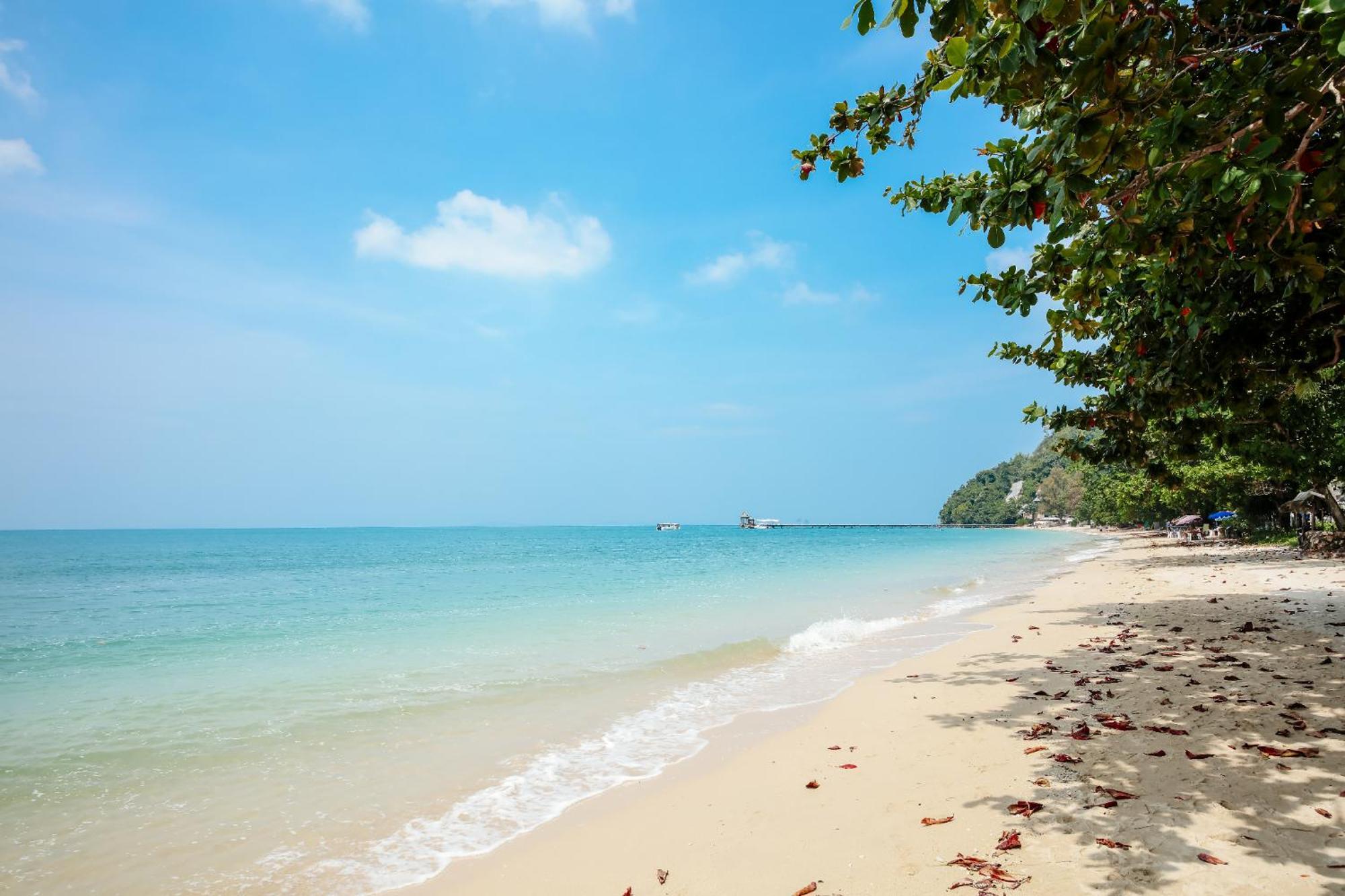Blue Bay Resort - Access To Pool And Beach-Phuket & Krabi Ko Yao Dış mekan fotoğraf Beach in Phuket