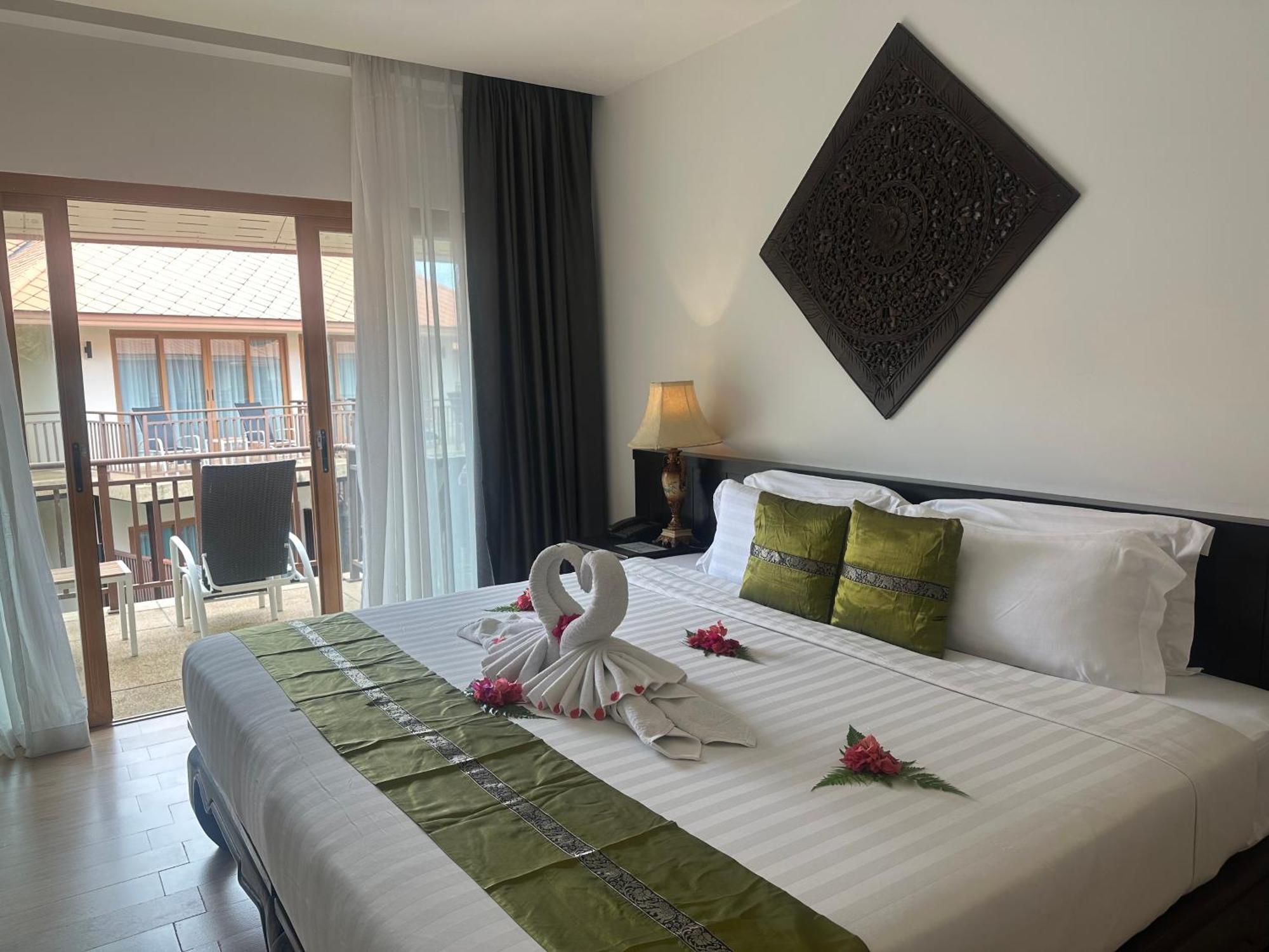 Blue Bay Resort - Access To Pool And Beach-Phuket & Krabi Ko Yao Dış mekan fotoğraf A bedroom at the hotel