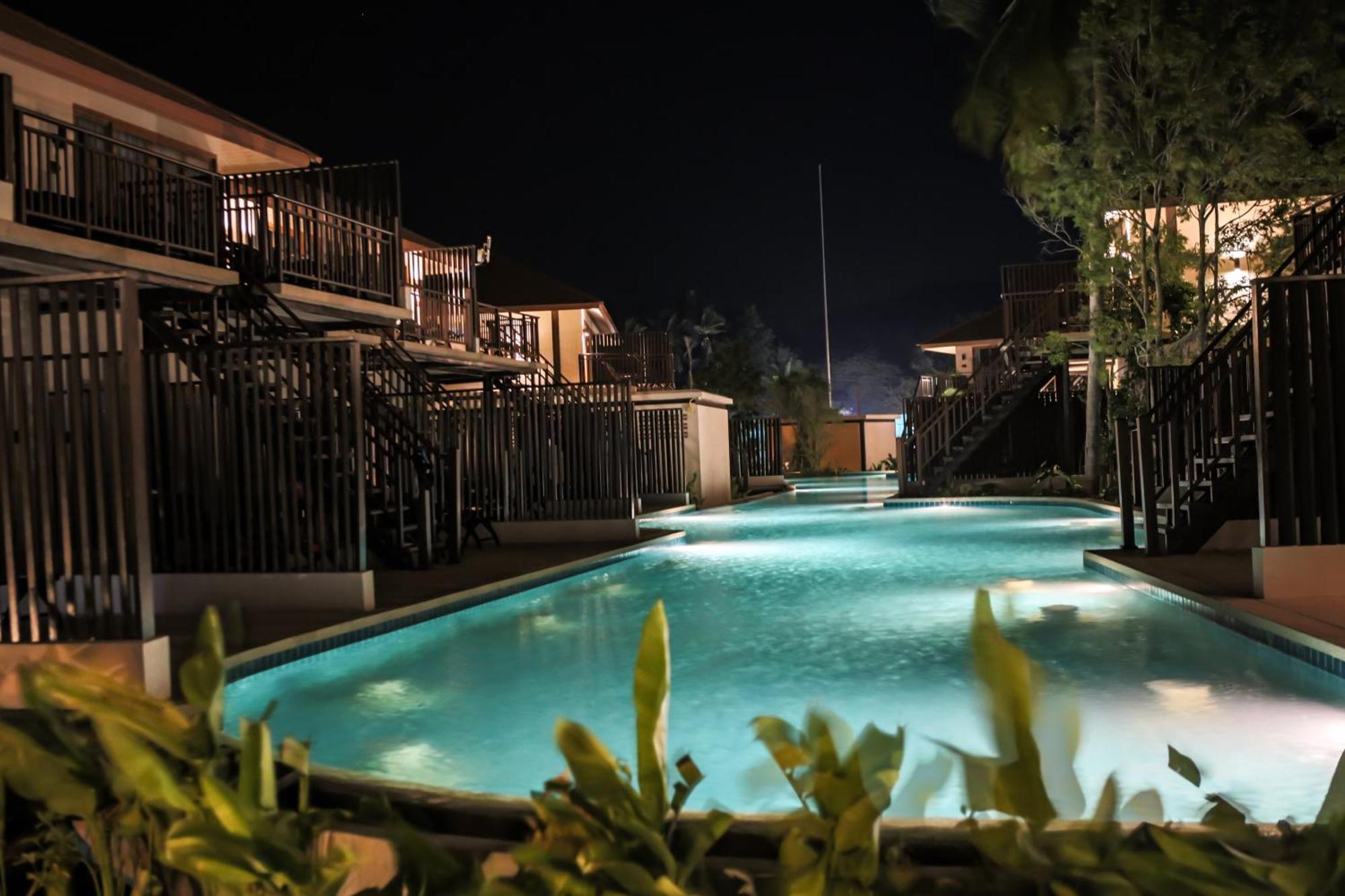 Blue Bay Resort - Access To Pool And Beach-Phuket & Krabi Ko Yao Dış mekan fotoğraf The swimming pool at the resort