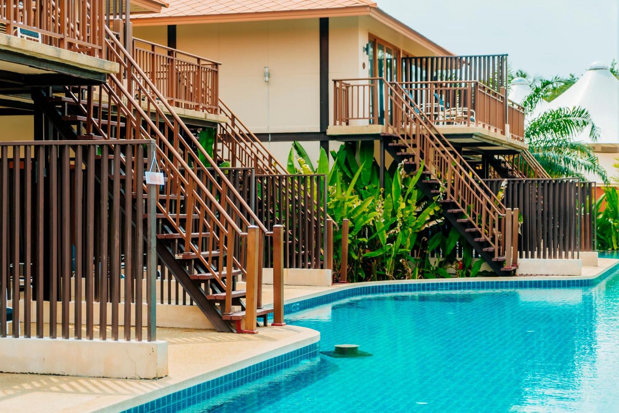 Blue Bay Resort - Access To Pool And Beach-Phuket & Krabi Ko Yao Dış mekan fotoğraf The swimming pool at the resort