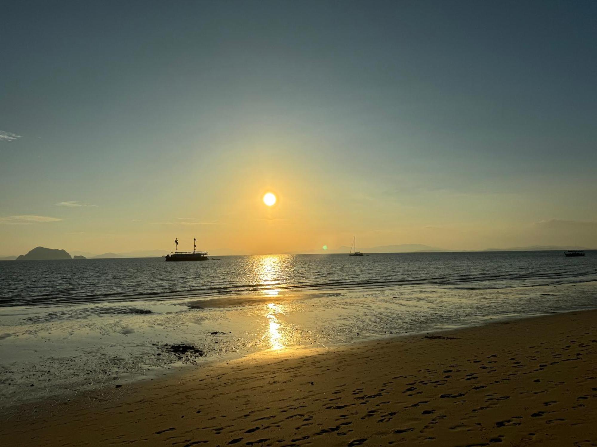 Blue Bay Resort - Access To Pool And Beach-Phuket & Krabi Ko Yao Dış mekan fotoğraf Sunset at Tanjung Piai